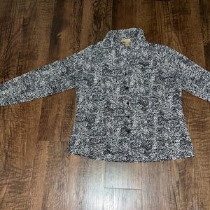 Flowy top with collar and buttons